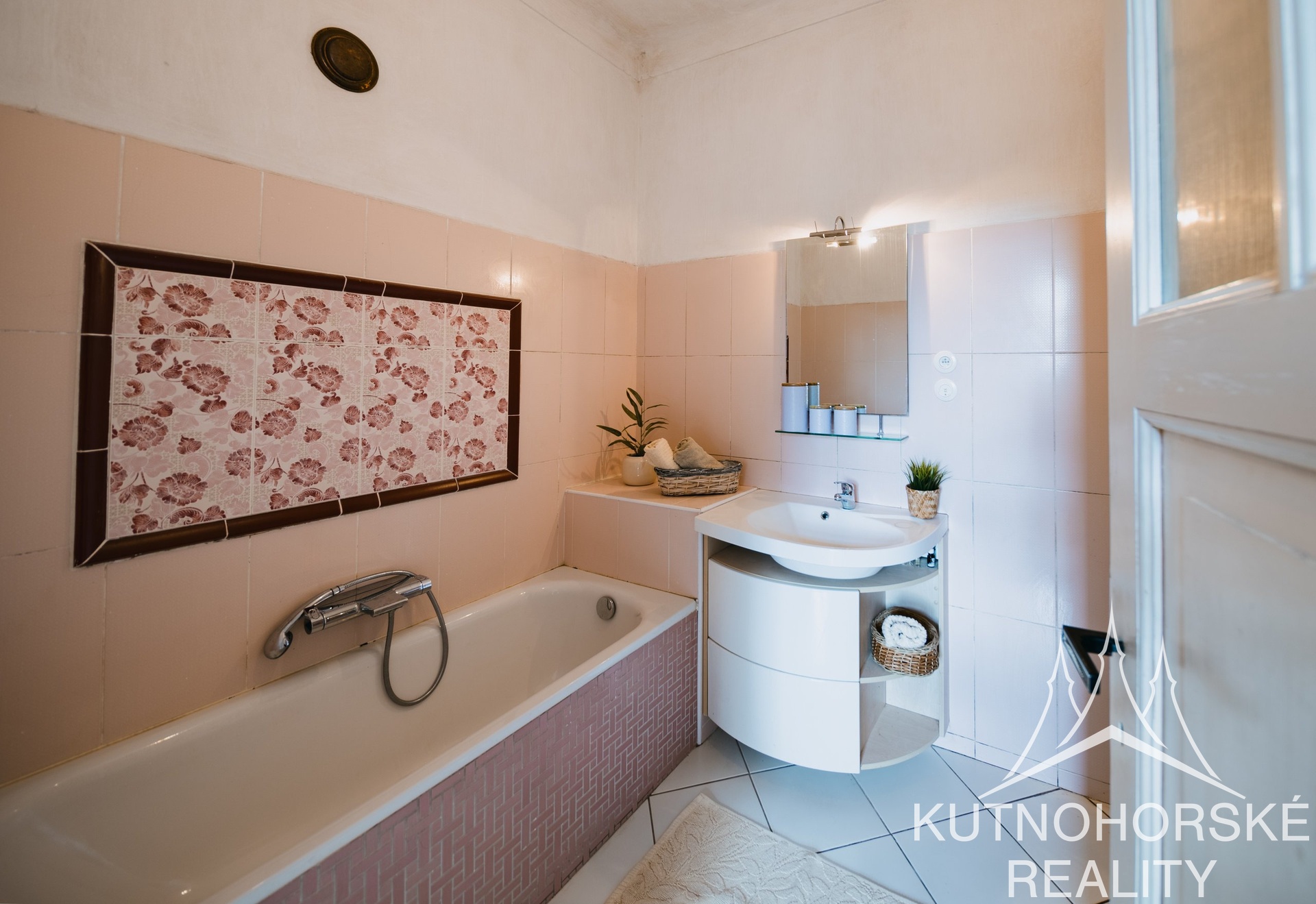 Prodej jedinečné zemědělské usedlosti 414 m², pozemek 1000 m², Velenka