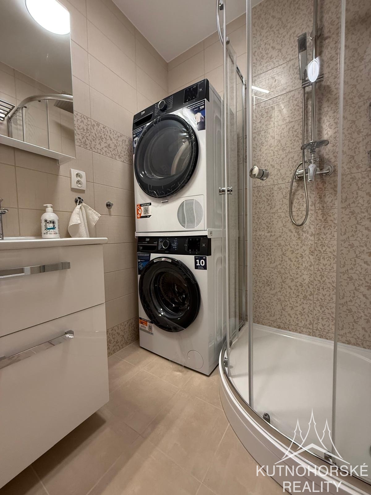 Pronájem krásného bytu 2+1 s balkonem 61 m², Kolín III – ulice Grégrova