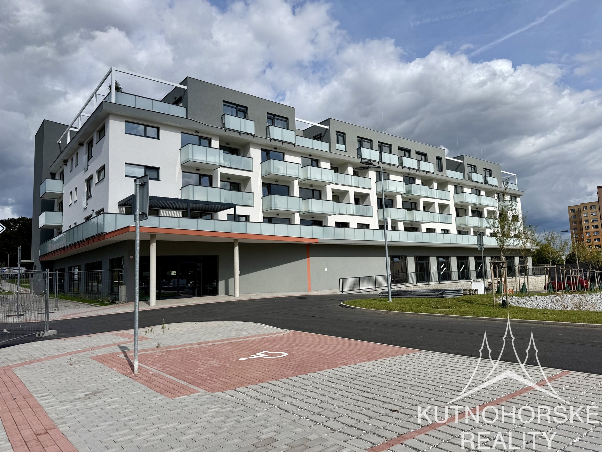 Pronájem krásného bytu 2+kk (52 m²) s garážovým stáním – Kutná Hora, Rezidence Za Lidkou