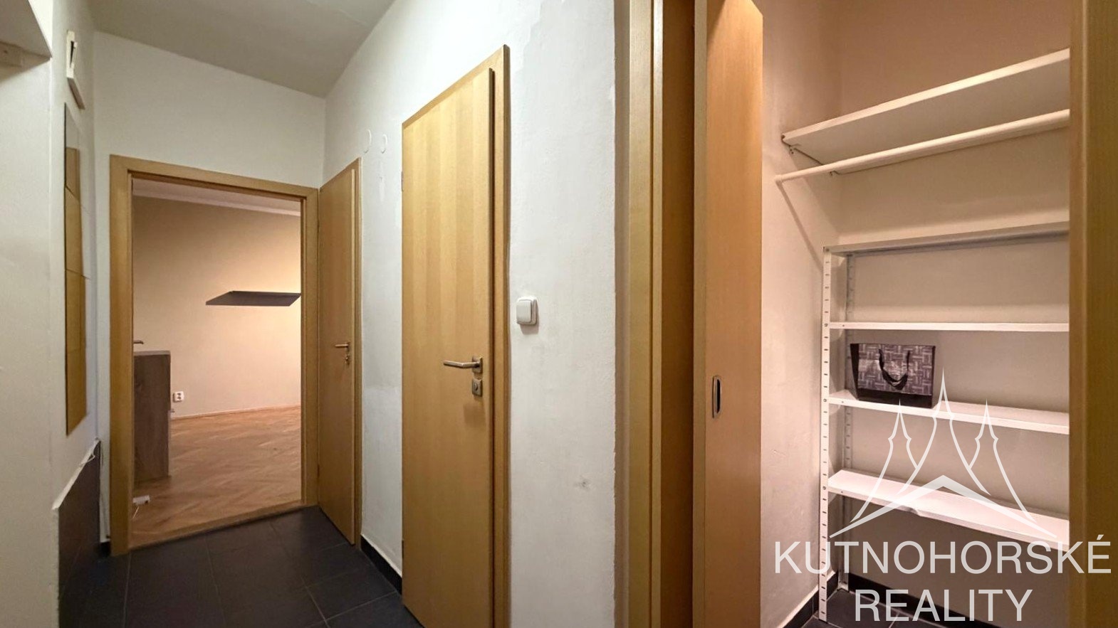 Pronájem bytu 2+1 s balkonem, 49 m², Spojovací, Praha – Žižkov