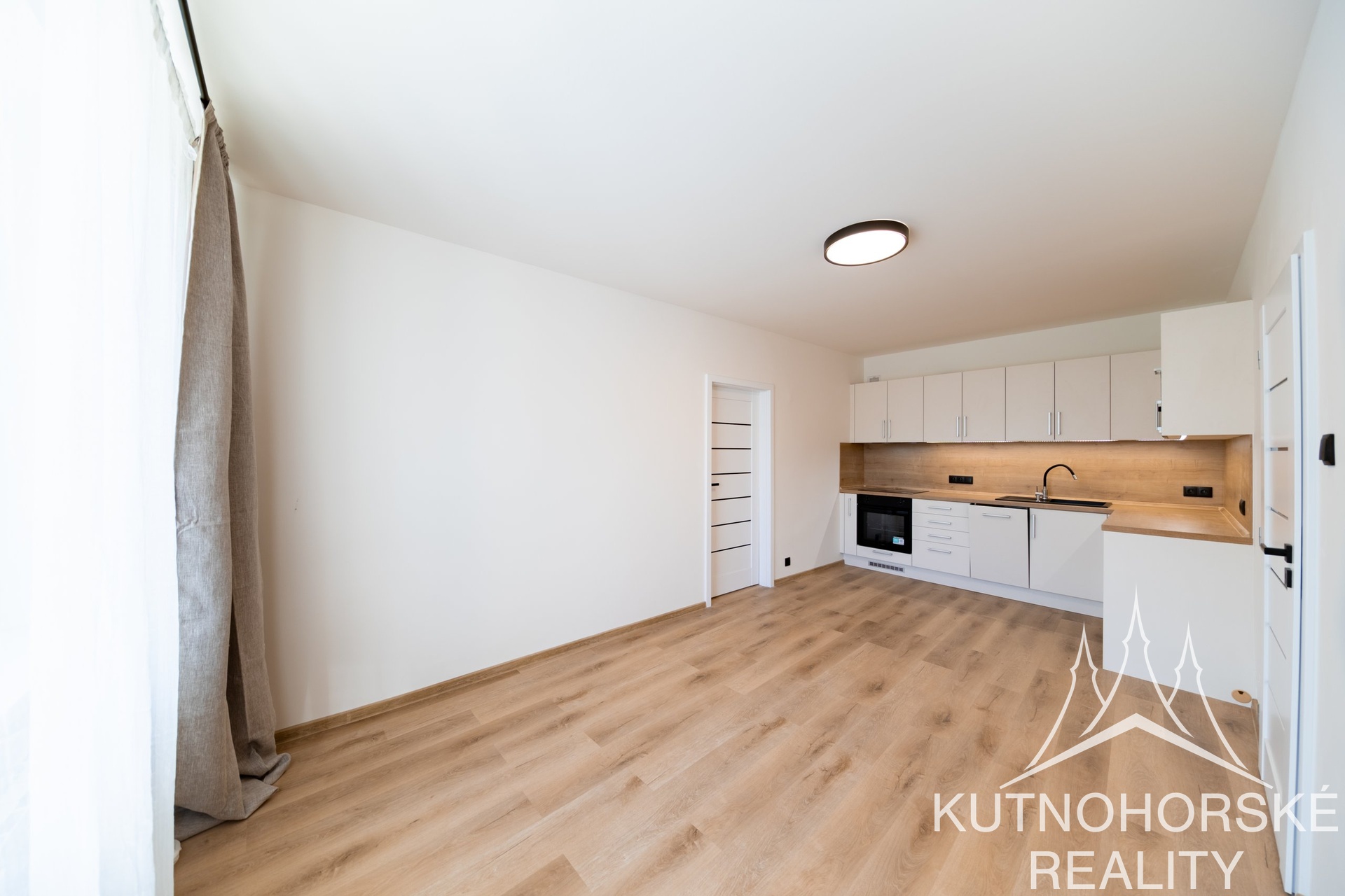 Prodej bytu 2+kk po kompletní rekonstrukci s velkým sklepem, 40 m², Praha – Žižkov