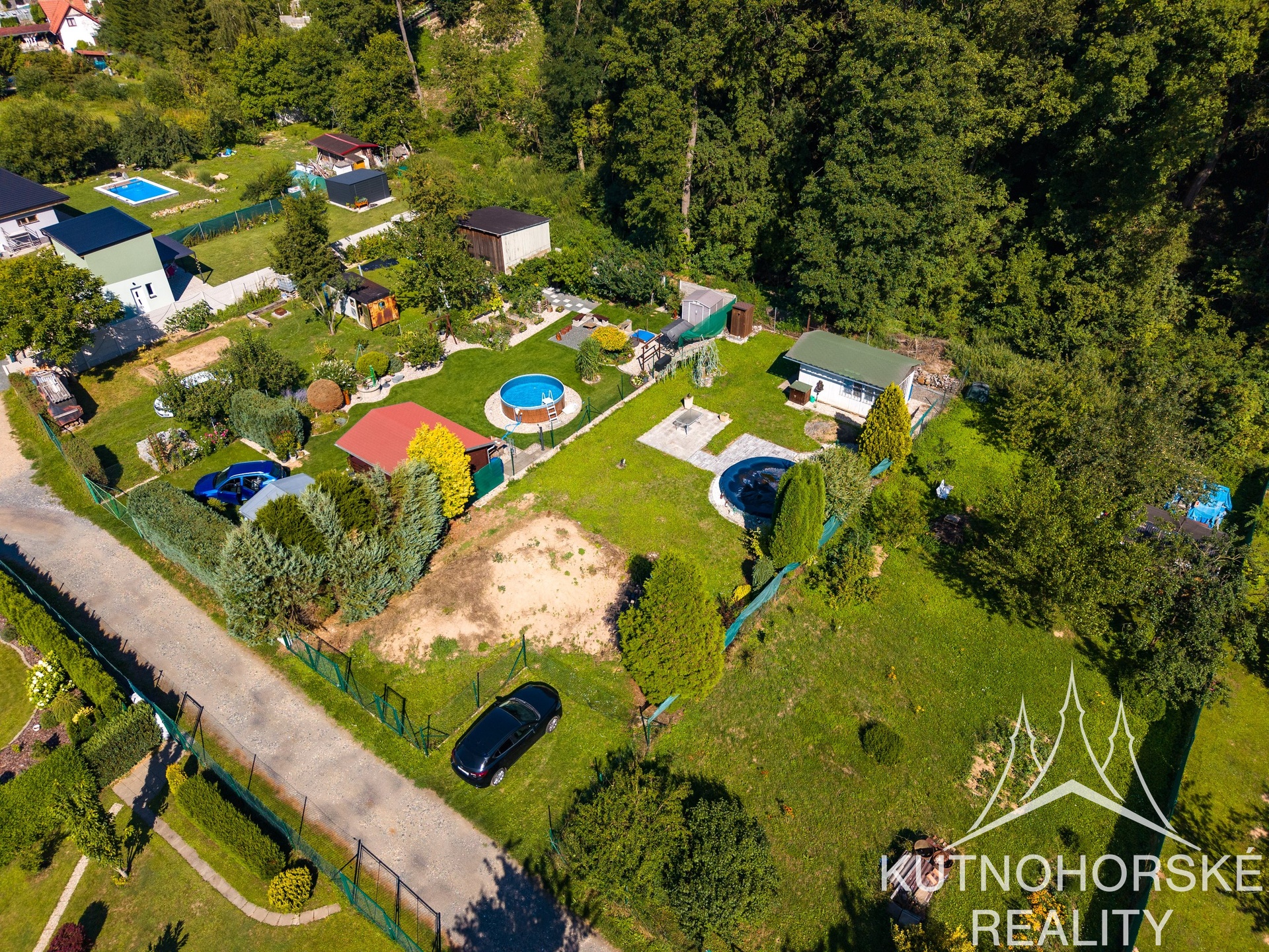 Prodej zahrady 575 m2 s bazénem v Perštejnci u Kutné Hory