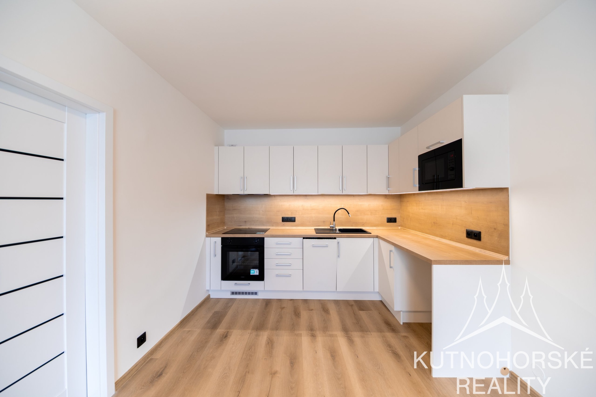 Prodej bytu 2+kk po kompletní rekonstrukci s velkým sklepem, 40 m², Praha – Žižkov