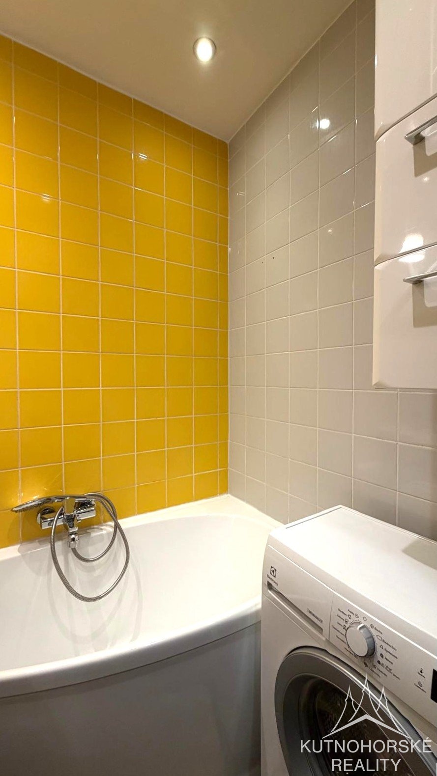 Pronájem bytu 2+1 s balkonem, 49 m², Spojovací, Praha – Žižkov