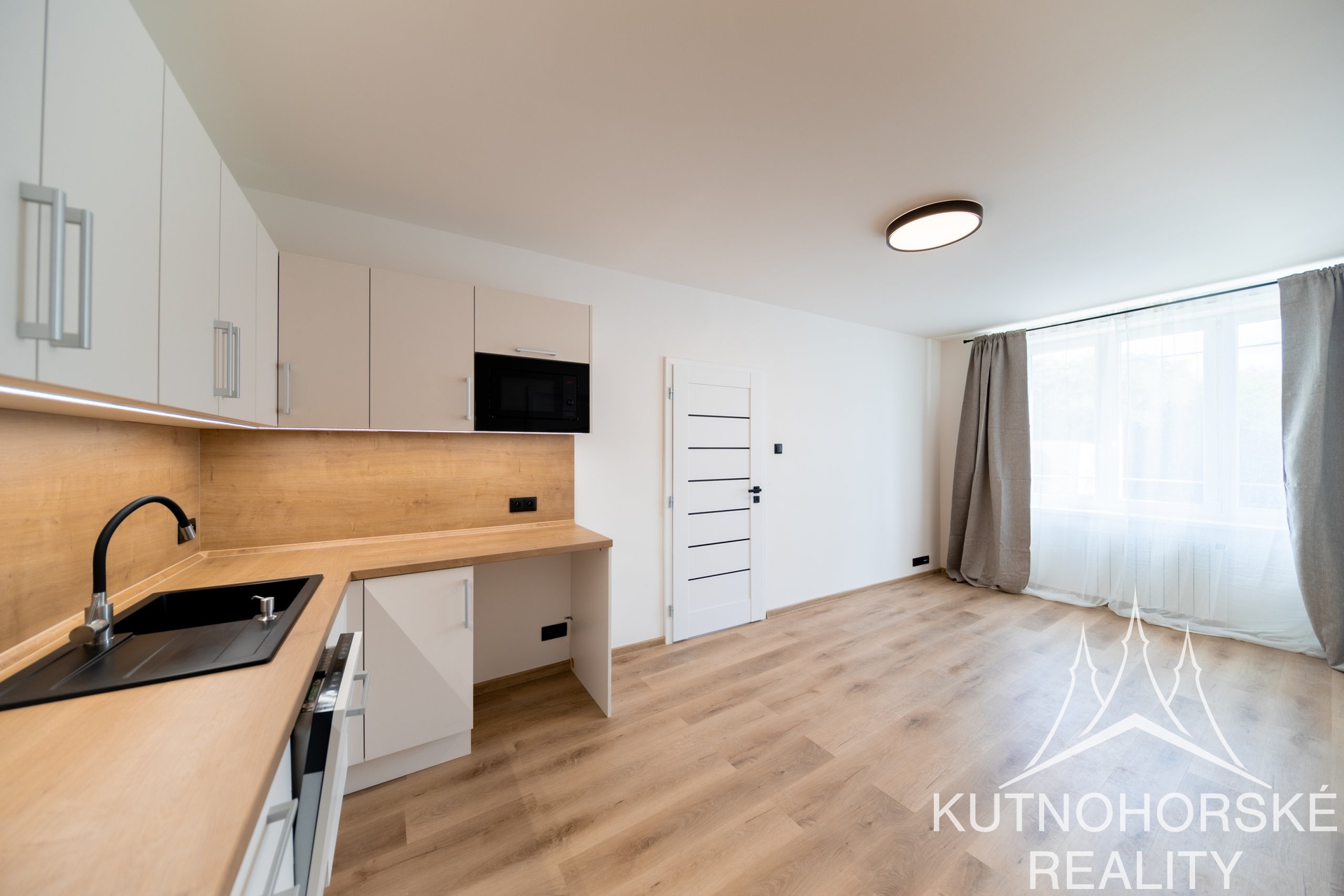 Prodej bytu 2+kk po kompletní rekonstrukci s velkým sklepem, 40 m², Praha – Žižkov