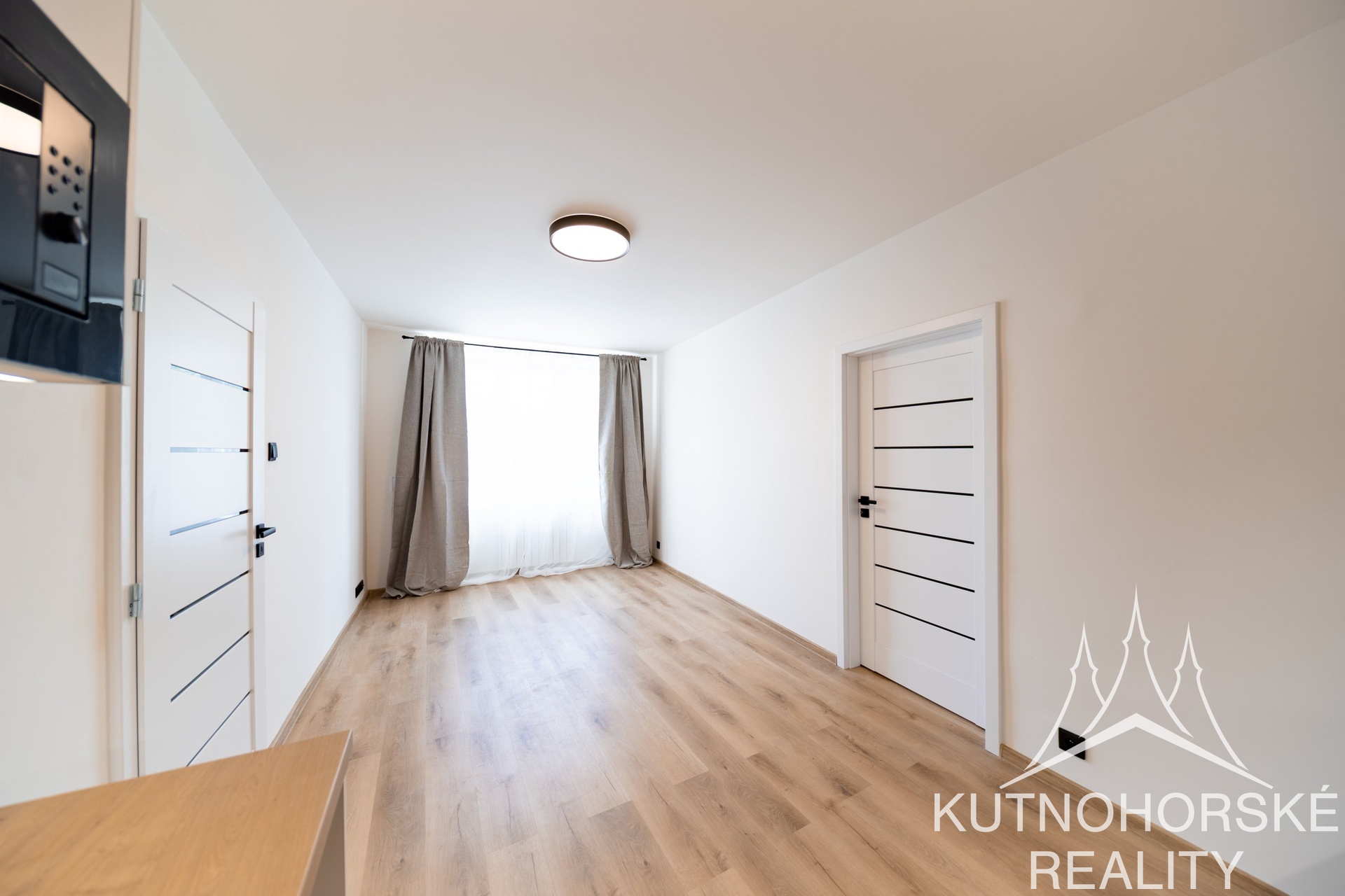 Prodej bytu 2+kk po kompletní rekonstrukci s velkým sklepem, 40 m², Praha – Žižkov