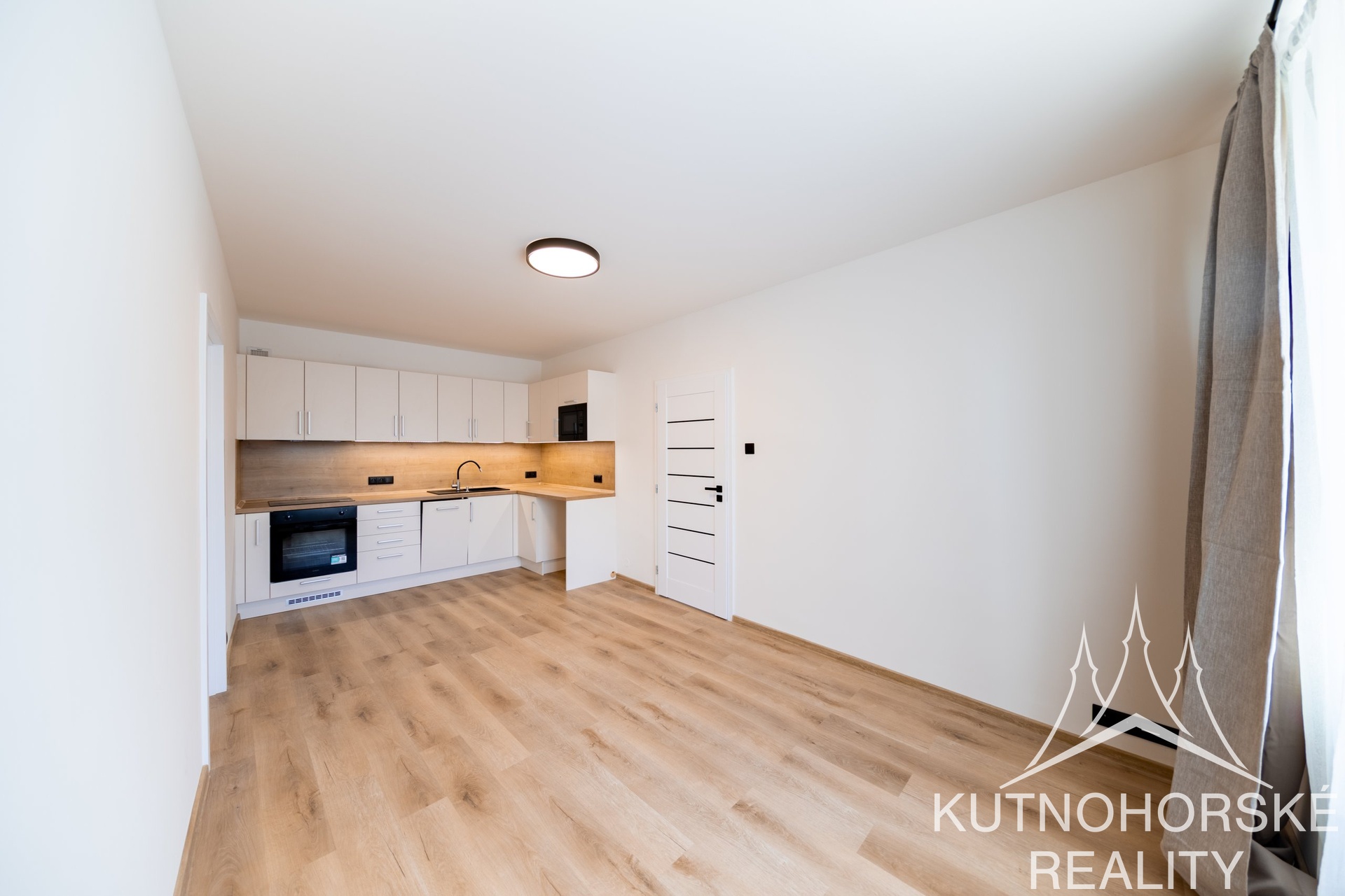 Prodej bytu 2+kk po kompletní rekonstrukci s velkým sklepem, 40 m², Praha – Žižkov