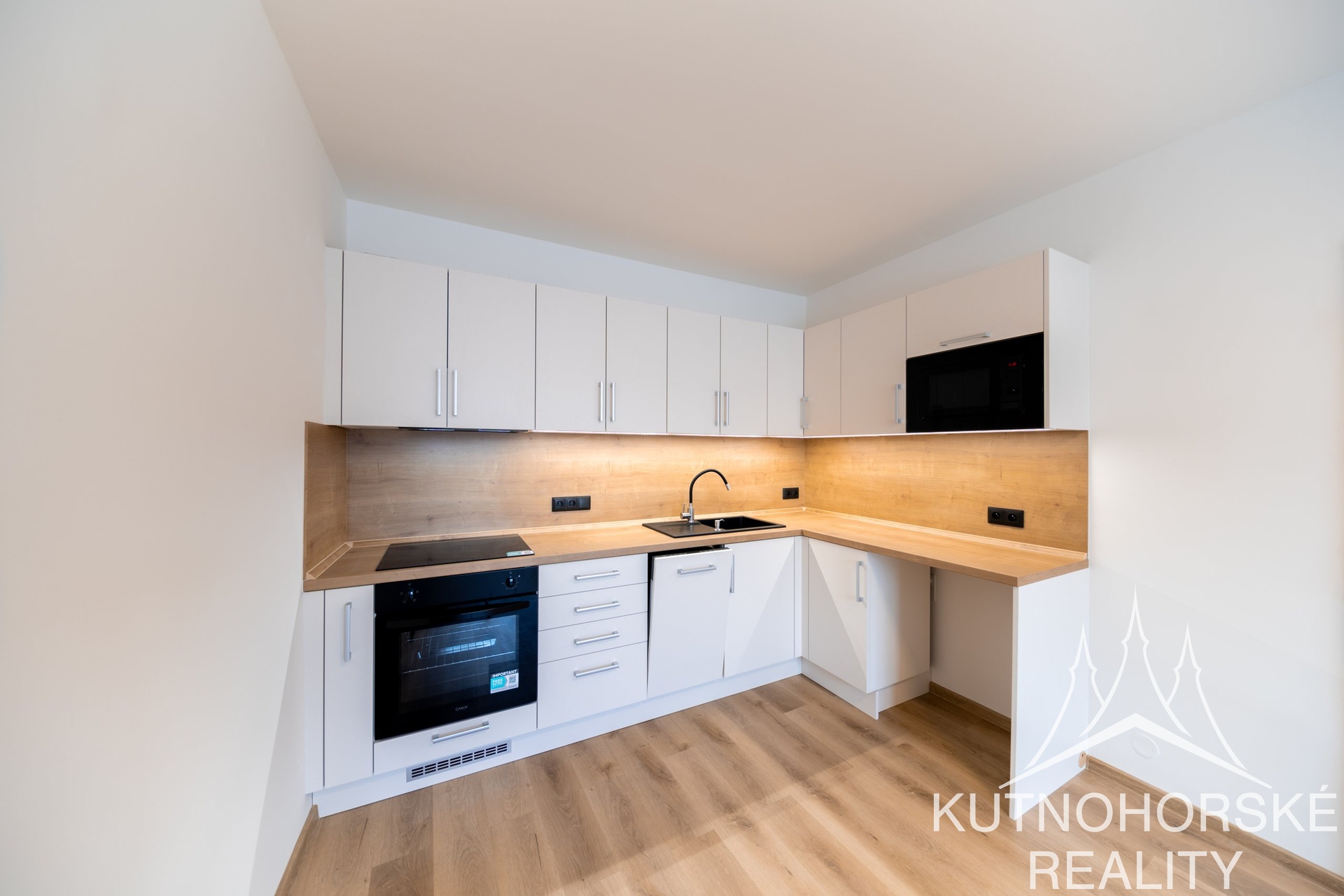 Prodej bytu 2+kk po kompletní rekonstrukci s velkým sklepem, 40 m², Praha – Žižkov